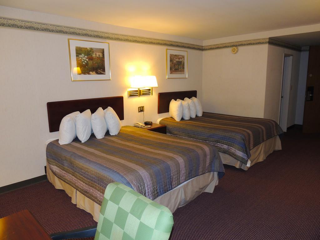 Budget Host Inn & Suites Fertility Room photo