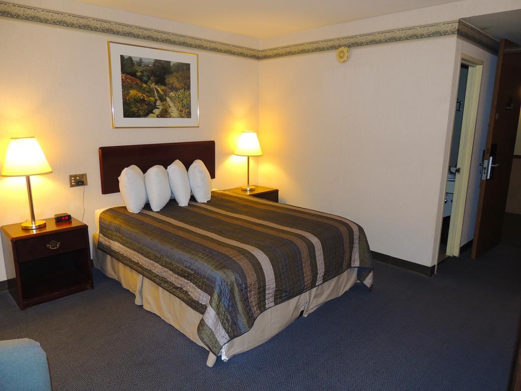 Budget Host Inn & Suites Fertility Room photo