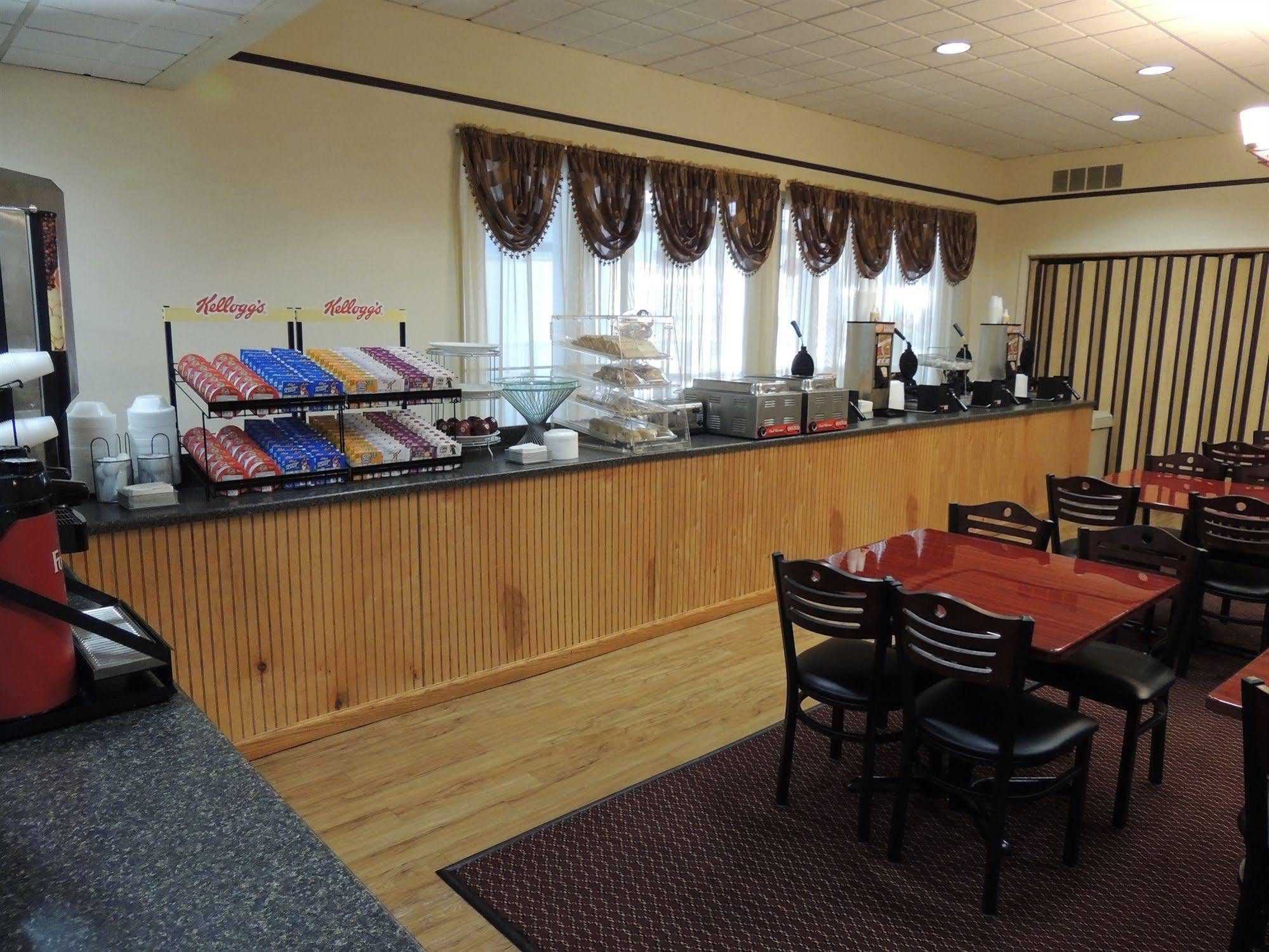 Budget Host Inn & Suites Fertility Exterior photo